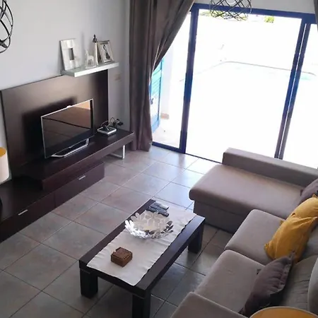 Magnifica Carla Villa